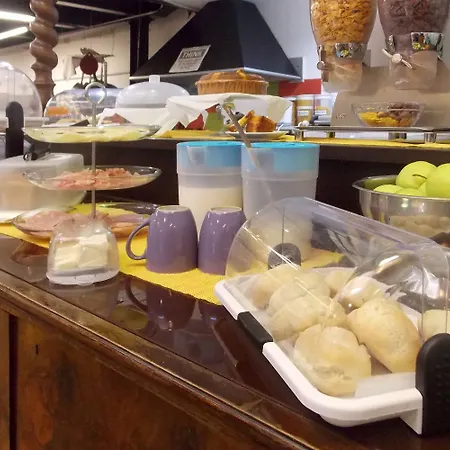 Colours Hostal Milán