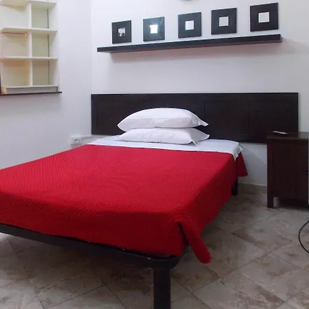 Colours Hostal Milán