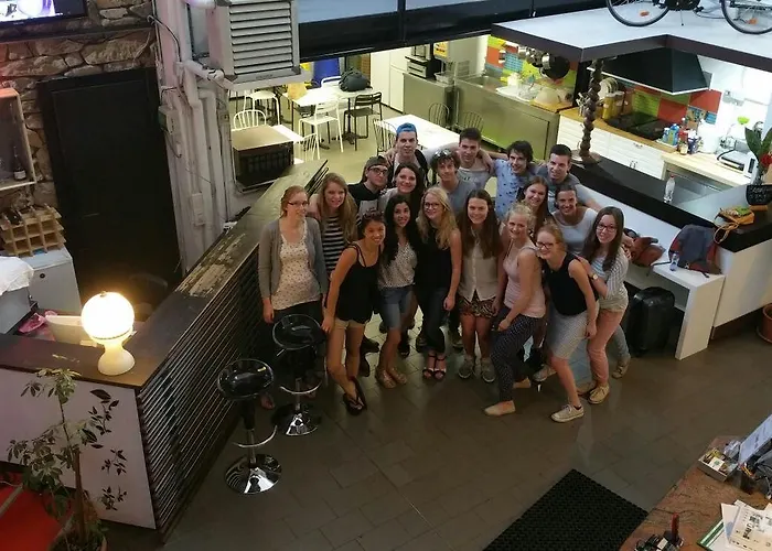 شباب كالارز بيت شباب