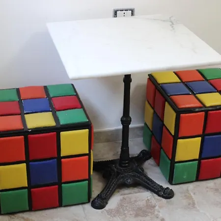 אכסניה Colours